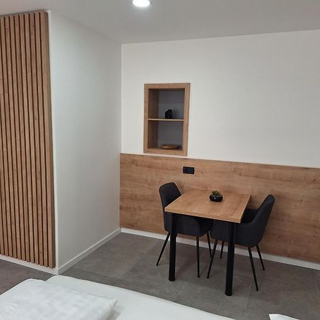 Prenocisca Kralj Apartman Komenda Kültér fotó