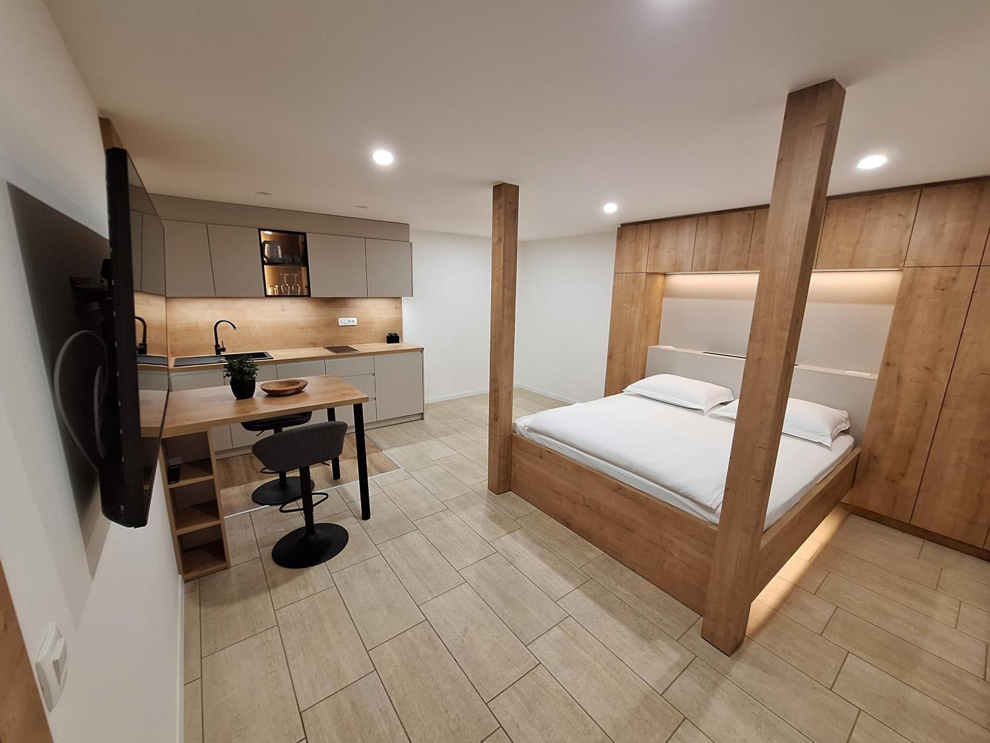 Prenocisca Kralj Apartman Komenda Kültér fotó