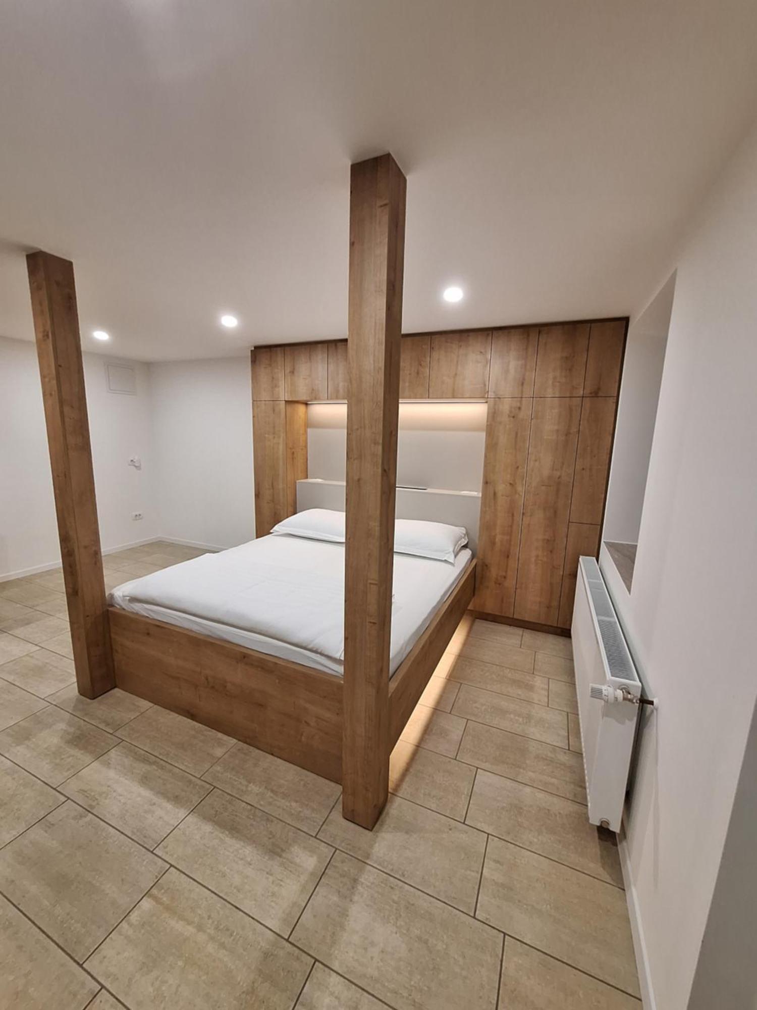 Prenocisca Kralj Apartman Komenda Kültér fotó