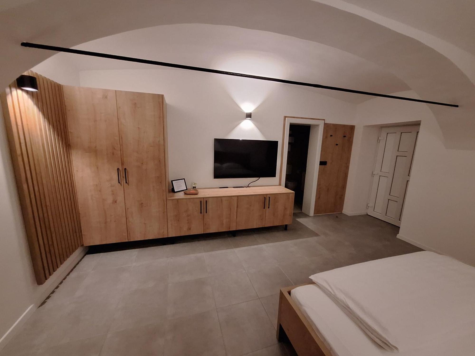 Prenocisca Kralj Apartman Komenda Kültér fotó