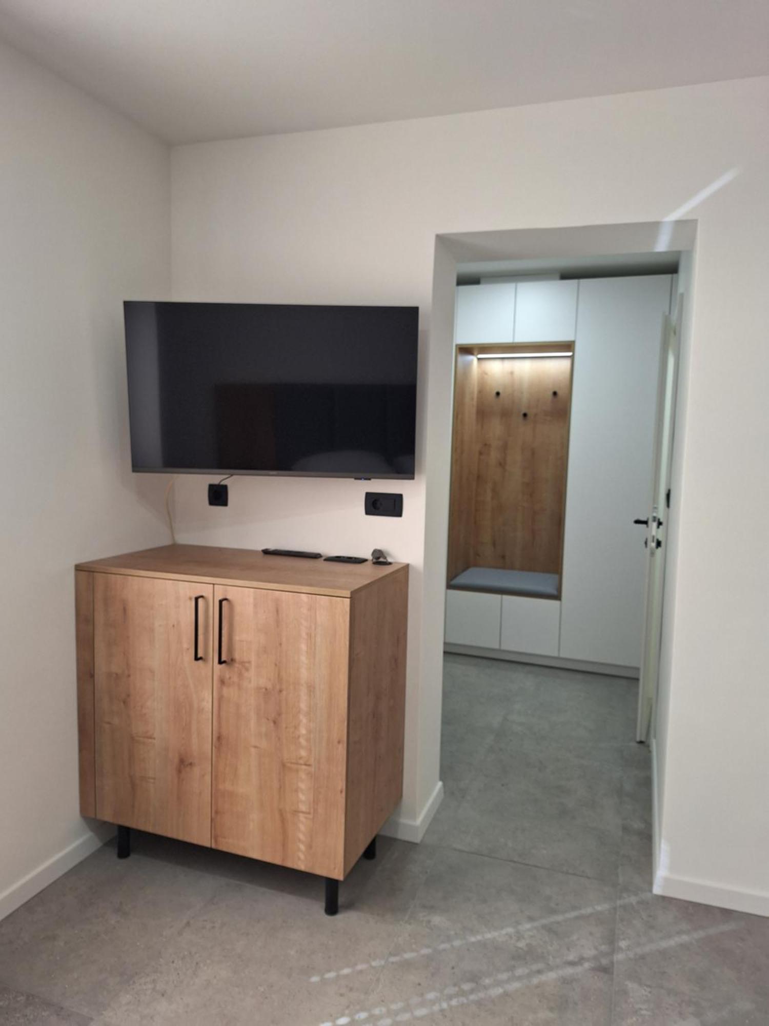Prenocisca Kralj Apartman Komenda Kültér fotó